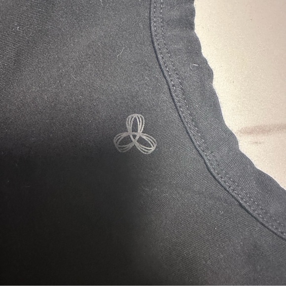 Aritzia TNA Black Contour Crop Top Size XS Buttery Soft Short Sleeves Women - Picture 4 of 6